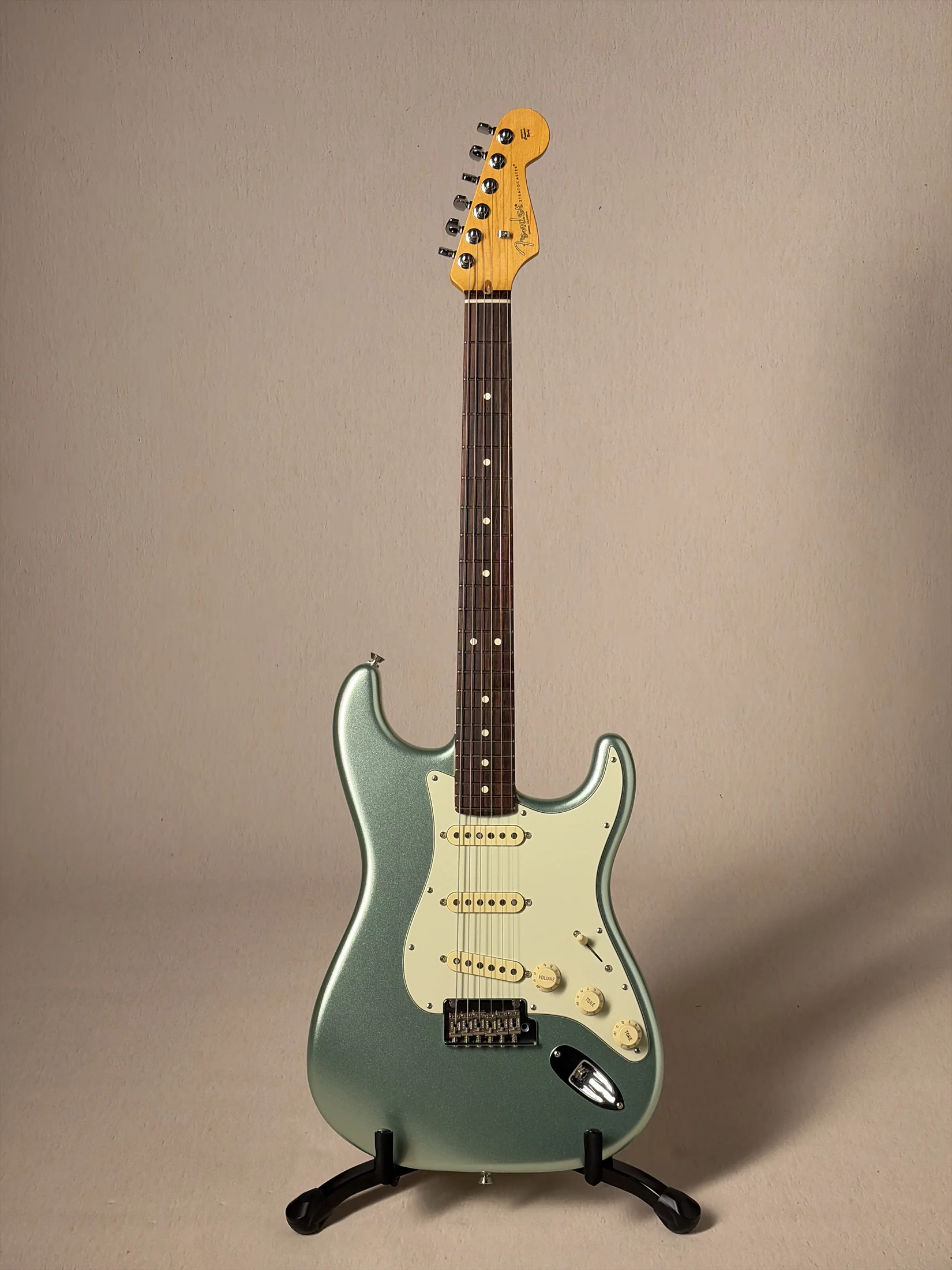 Fender American Professional 2 Stratocaster 2022 库存封面图